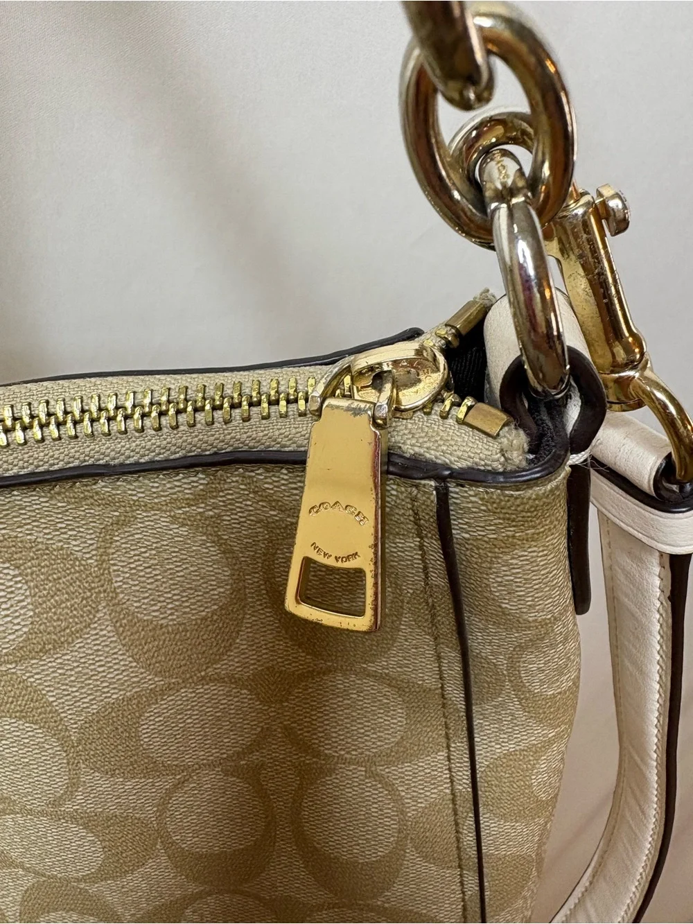Coach Beige Signature Canvas Shoulder Bag with White Trim and Matching Wallet - Picture 10 of 16